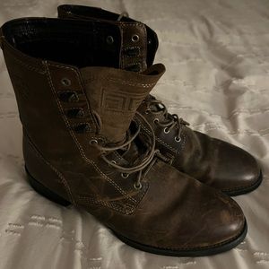 Ariat men’s lace up boots